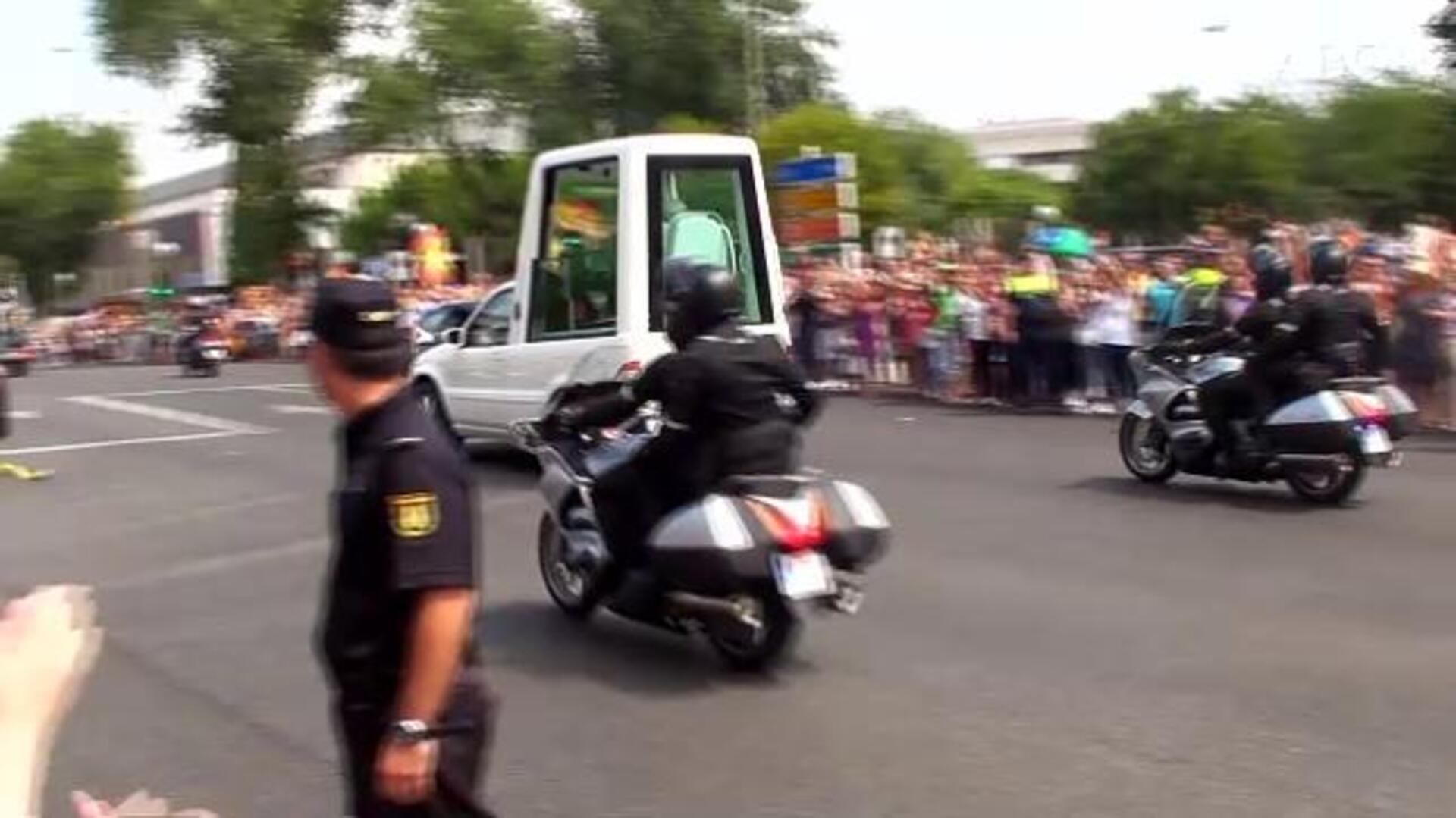 «Son dos segundos de "papamóvil", pero te llenan de luz»