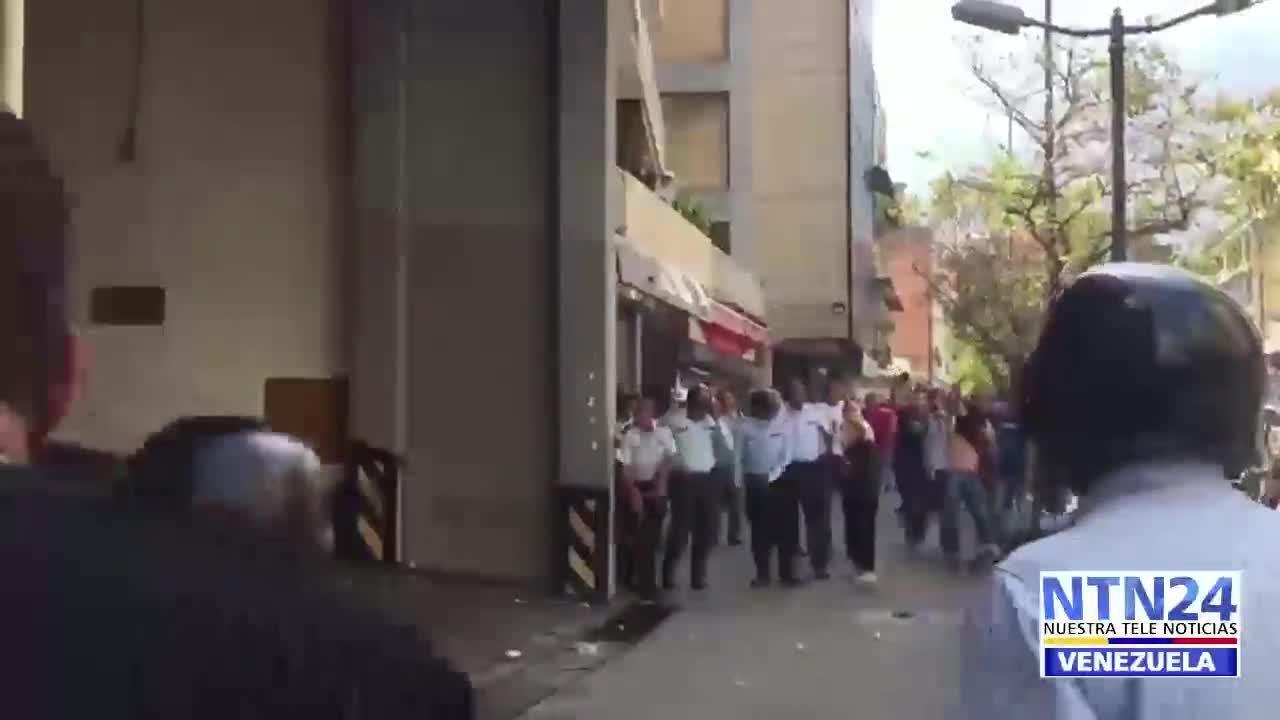 Policías de Miranda se enfrentan a tiros a los Paramilitares afines a Nicolás Maduro