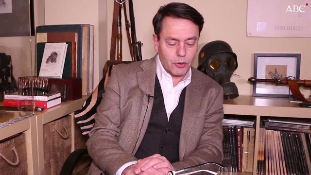 Ferrer-Dalmau frente a Pérez-Reverte: el académico entrevista al mejor pintor de batallas español