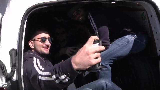 ¿Cuántos jugadores de baloncesto caben en una furgoneta eléctrica?