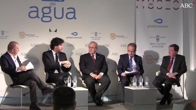 García Tejerina, junto con Jaime Castillo, director de Relaciones Institucionales de Global Omnium, y Ana Villarino diputada en la Diputación de Ourense