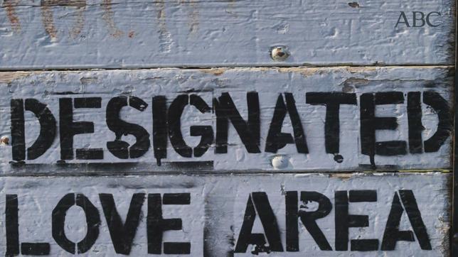 Un atracador poco mañoso se hizo una foto con una de sus víctimas y la compartió por Snapchat