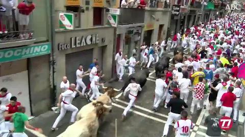 Los de Núñez del Cuvillo por las calles de Pamplona