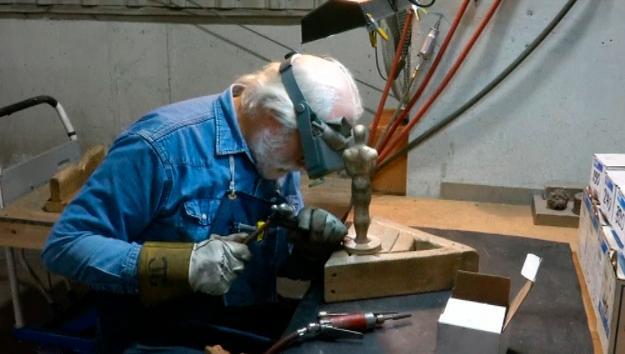 Haciendo los Oscar; así se fabrica la preciada estatuilla