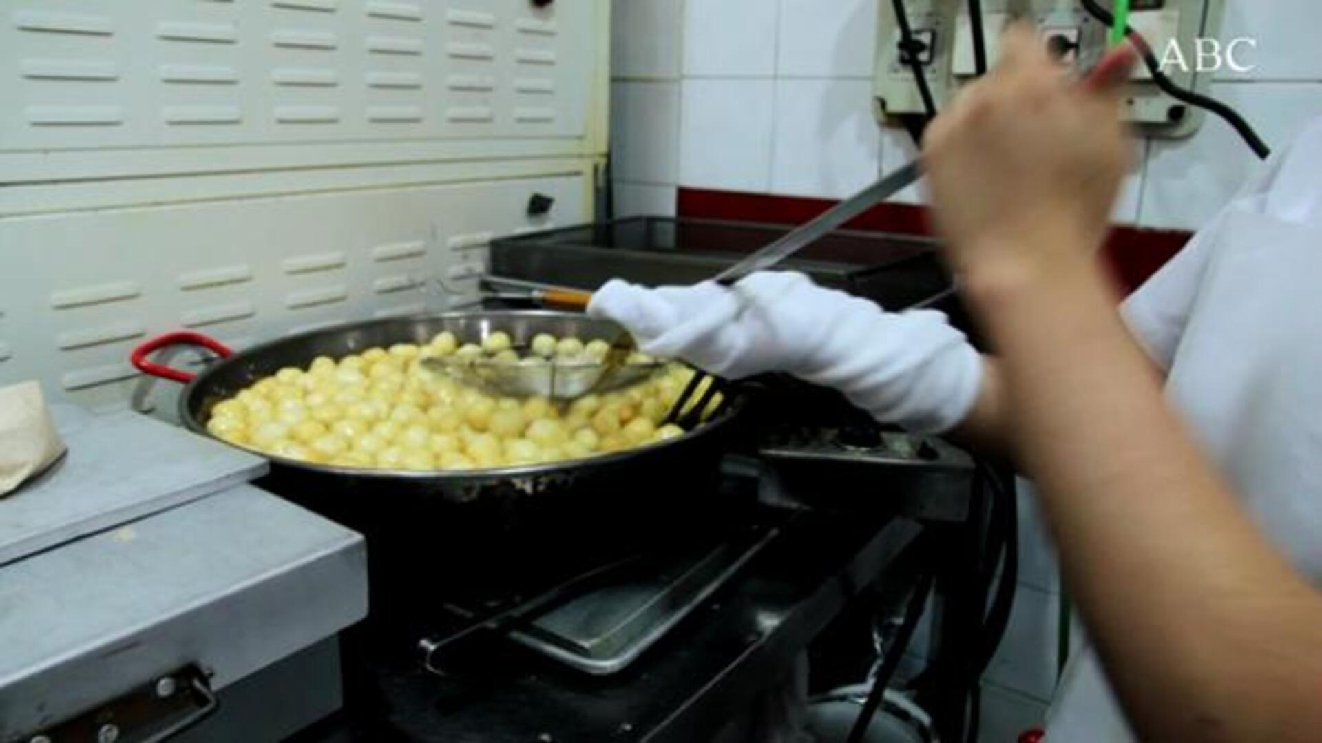 Huesos de santo, buñuelos y otros dulces que están «de muerte»