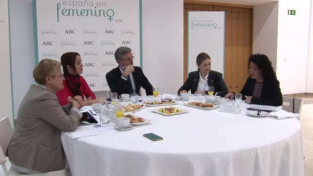 Un momento del coloquio, moderado por José Luis Martín, delegado de ABC en Castilla y León