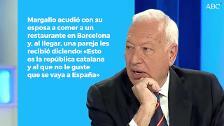 El encontronazo de Margallo con una pareja de independentistas: «Viva el Rey y viva España»