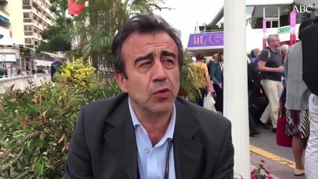 De izqa a dcha: el director Todd Haynes, el actor Jaden Michael, la actriz Michelle Williams, la actriz Julianne Moore, la actriz Millicent Simmonds y el escritor Brian Selznick posan antes de la proyeccción de la película 'Wonderstruck'