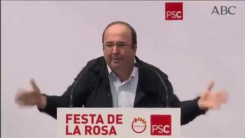 Un desatado Iceta defiende a gritos a Sánchez: «Mantente firme y líbranos de Rajoy y del PP»