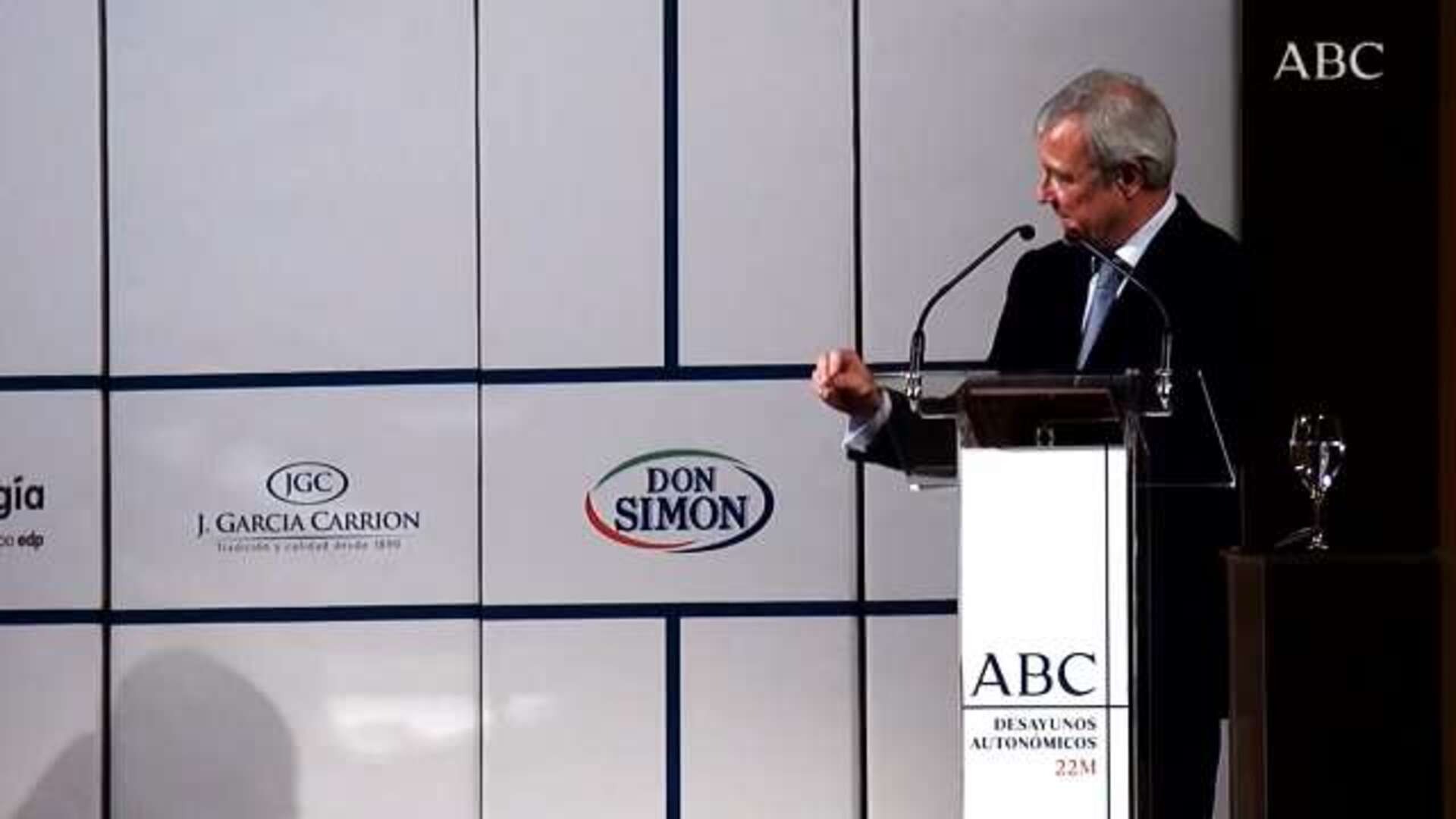 Valcárcel anima a tomar «medidas valientes» para financiar la sanidad