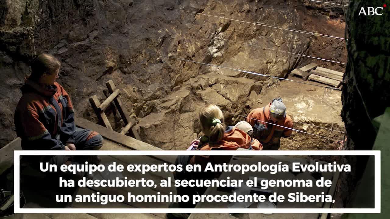 Varias investigadoras en la cueva de Denisova