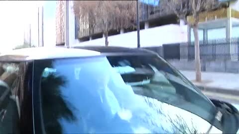 Imagen de Alcón a su salida de la Ciudad de la Justicia