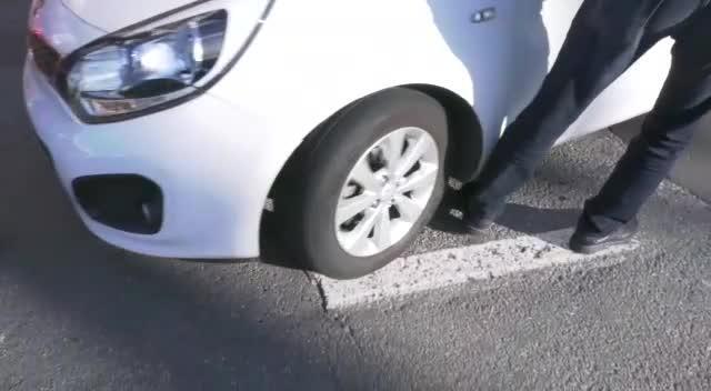 El vídeo del polémico atropello al líder de la oposición de Orense por parte de un agente