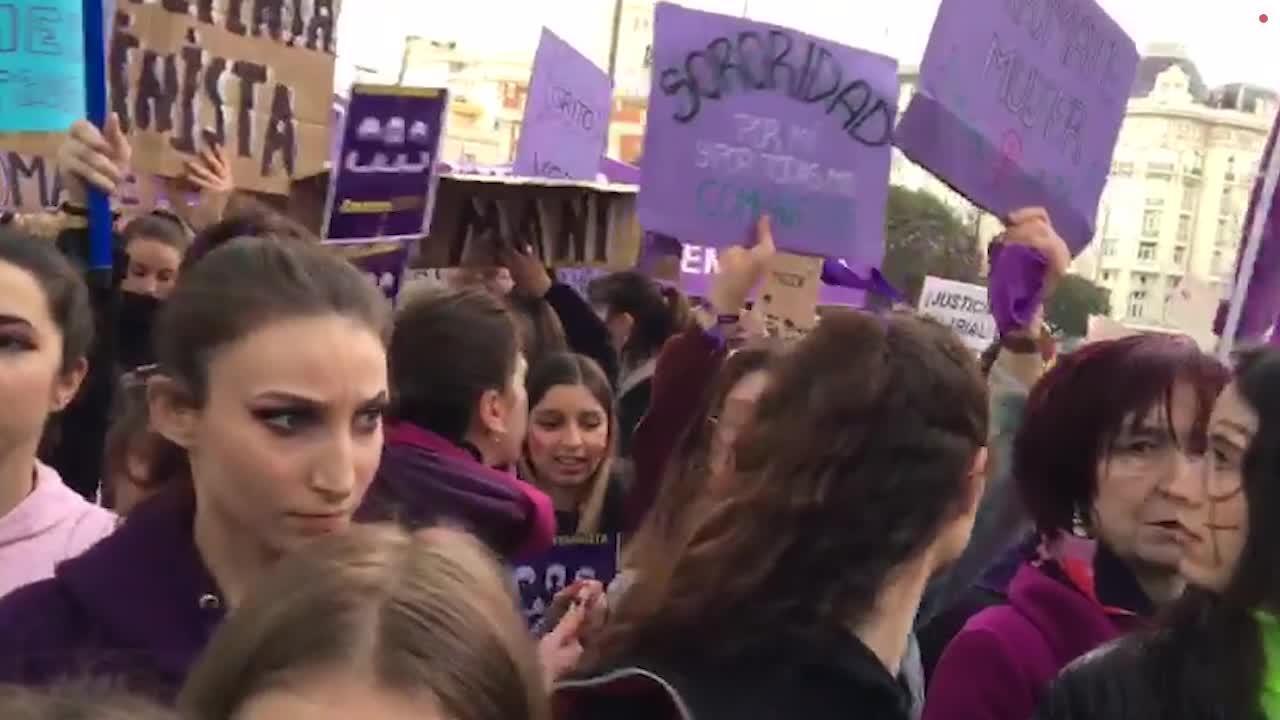 Vista general de la marcha feminista celebrada este viernes en Madrid