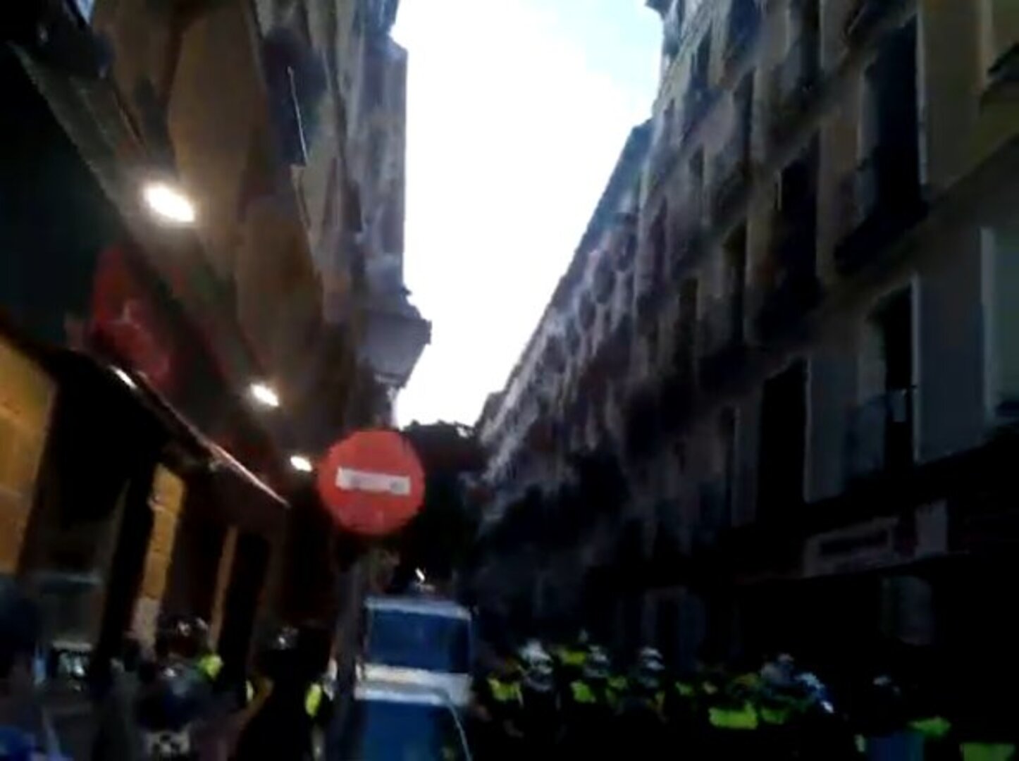 Se enfrentan a la Policía en Lavapiés para impedir un arresto por tráfico de drogas