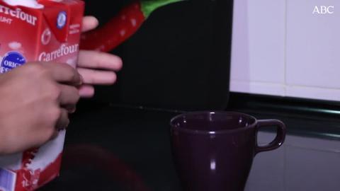 Estás usando mal el tetrabrik: Así se sirven los líquidos sin salpicar