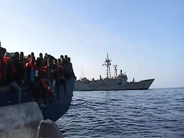 La embarcación de madera donde navegaban los 517 inmigrantes