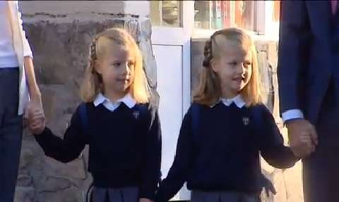 Los Príncipes llevan a sus hijas al colegio en el primer día de clase