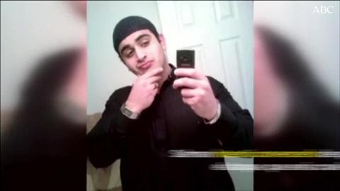 Omar Mateen junto con su esposa y su hijo
