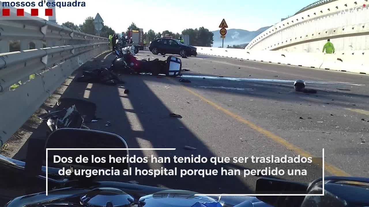 Una conductora ebria de 22 años arrolla a tres motoristas tras invadir el carril del sentido contrario