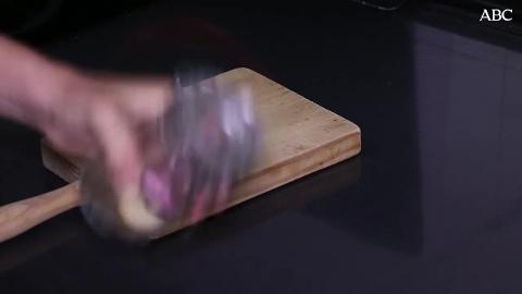 Cómo pelar los ajos en segundos