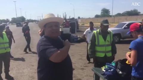 Un venezolano estalla ante el acoso chavista a quienes acuden a la marcha de la oposición en Caracas