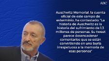 Pérez-Reverte se burla de la moda literaria sobre los campos de genocidio nazis, y Auschwitz le reprende