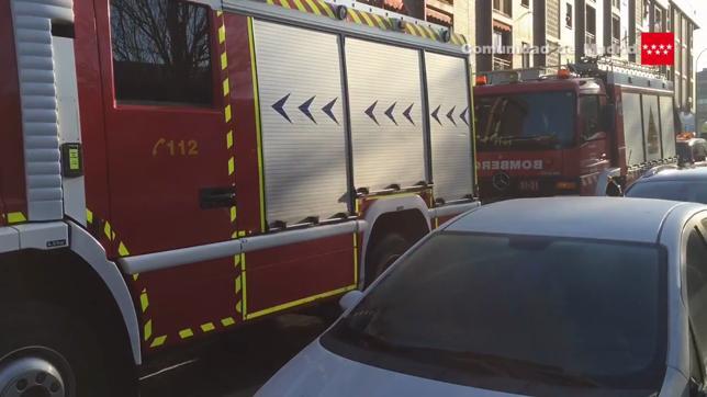 Los efectivos del Summa y la Policía Nacional han acudido al lugar del atropello, en la calle Río Guadiana de Parla