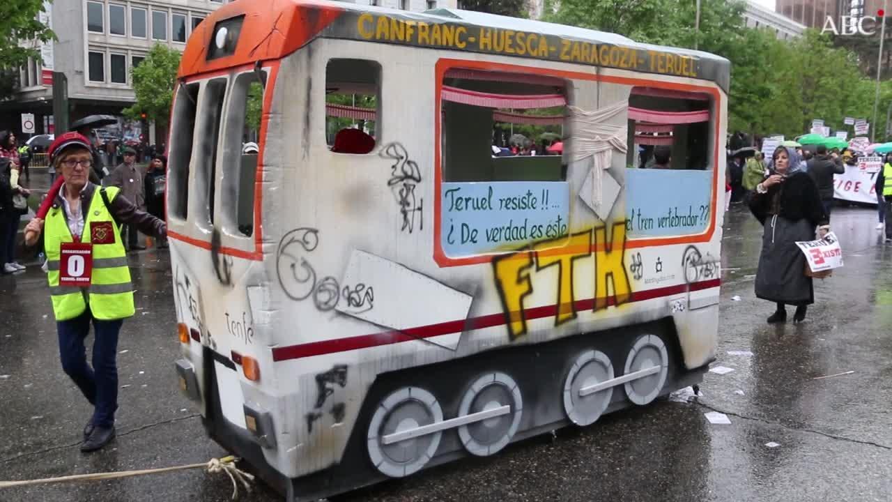 La gente del medio rural se manifiesta en Madrid para luchar contra la despoblación