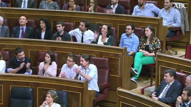 Unidos Podemos abandona el Pleno tras la acusación del PP a Iglesias: «Está a la venta de dictadores»