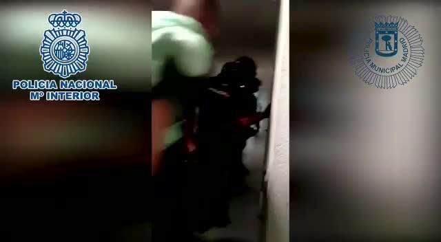 Algunos de los agentes, en el momento de realizar los arrestos