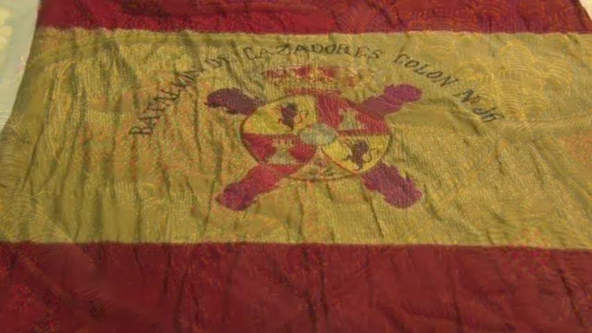 Vea el vídeo de presentación de la exposición «Rojo, amarillo, rojo: la bandera de todos. 175 aniversario»