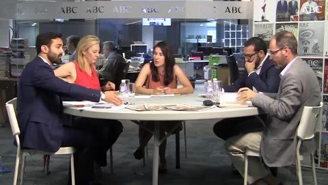 Los participantes junto a la moderadora, Ana I. Sánchez