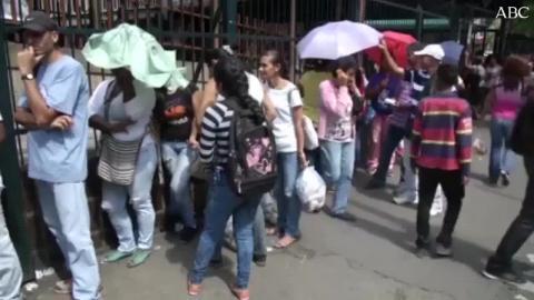 Escuche los testimonios de tres refugiados.