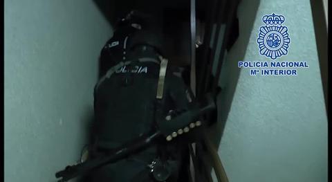 Imagen de la Policía en el momento de la operación