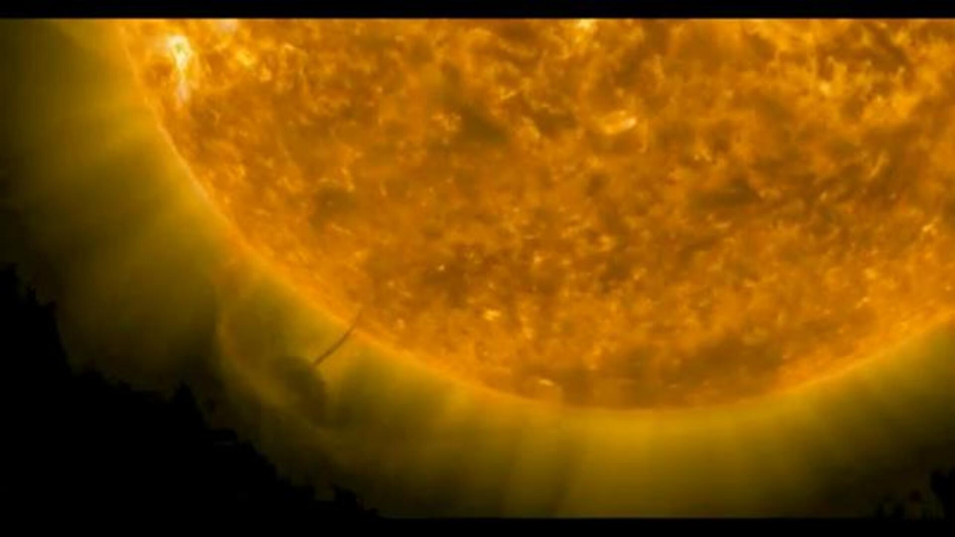 ¿Un «ovni» chupando energía del Sol?