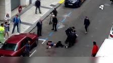 El vídeo del brutal apuñalamiento de un joven en plena calle en Zaragoza