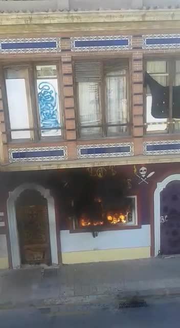 Detienen a un hombre tras un desalojo de okupas en el Cabanyal por un incendio