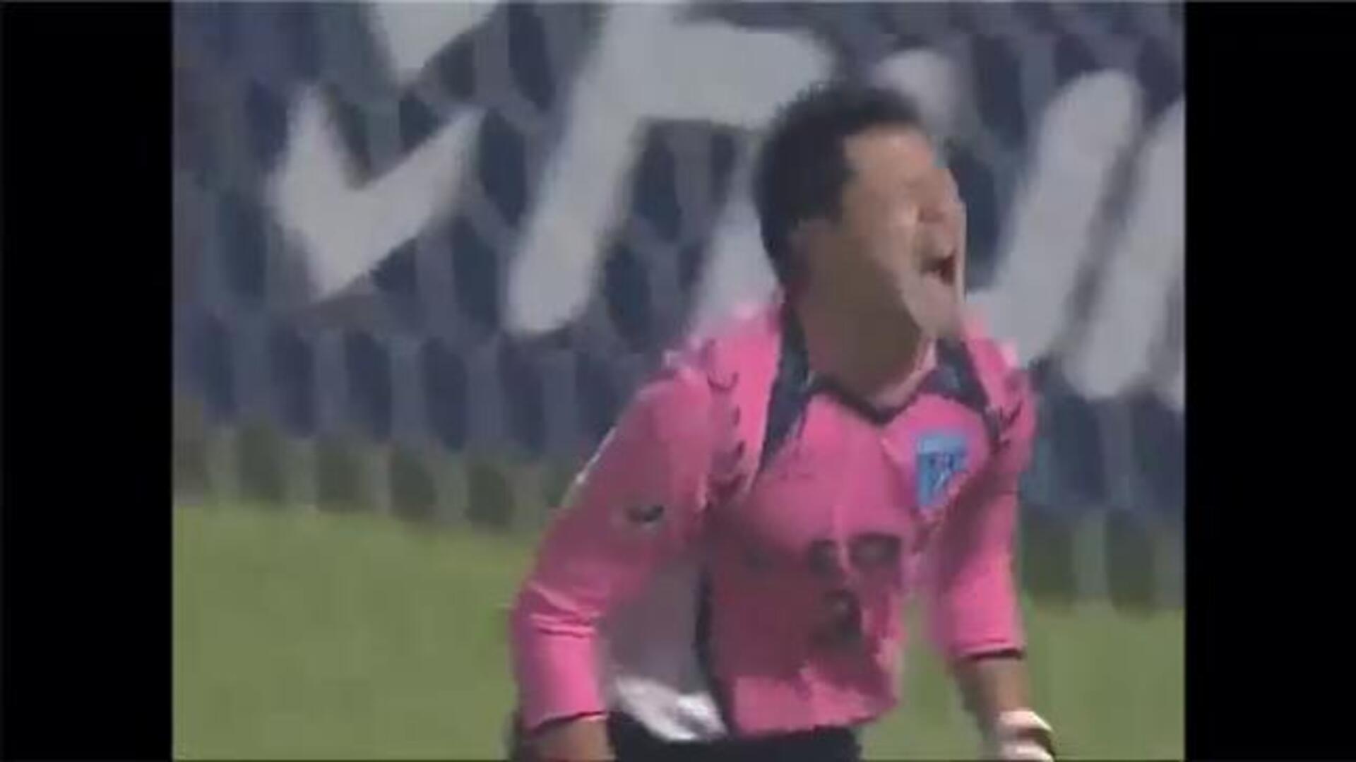 Un japonés marca el gol de cabeza a más distancia de la historia (58 metros)