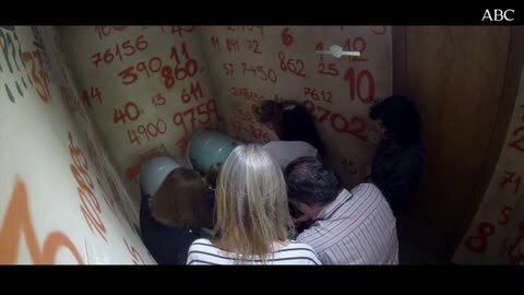 Sala de juego de Enigma Exprés ambientada en el apartamento de un alquimista