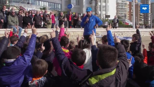 Imágenes de la suelta de la tortuga recuperada en el Oceanogràfic de Valencia
