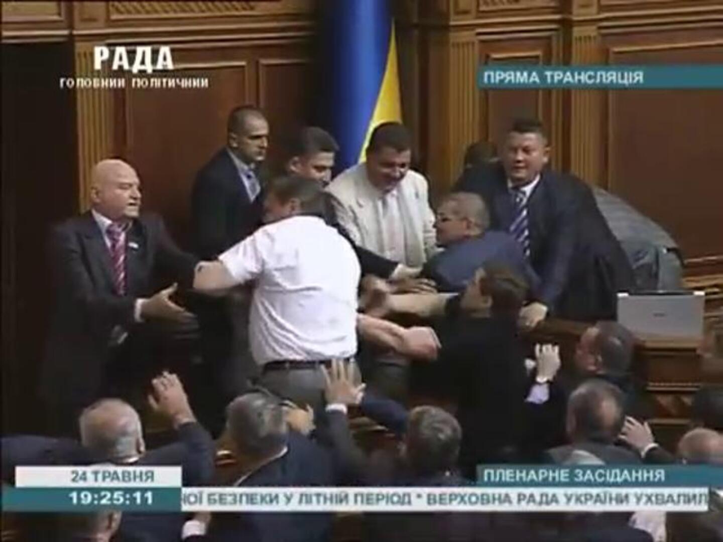 A puñetazos en el parlamento ucraniano por la expansión del idioma ruso