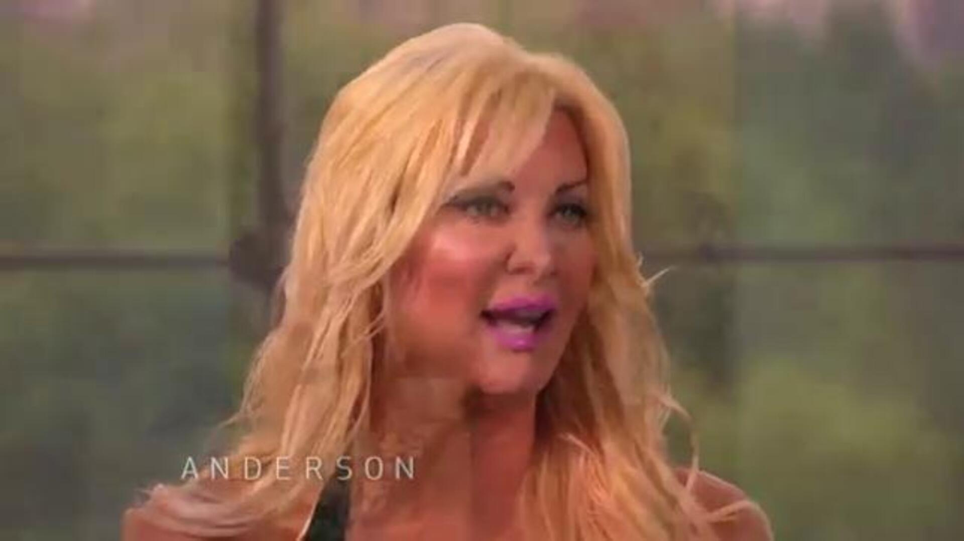 La barbie humana, Sarah Burge, echada a patadas por las declaraciones sobre su hija