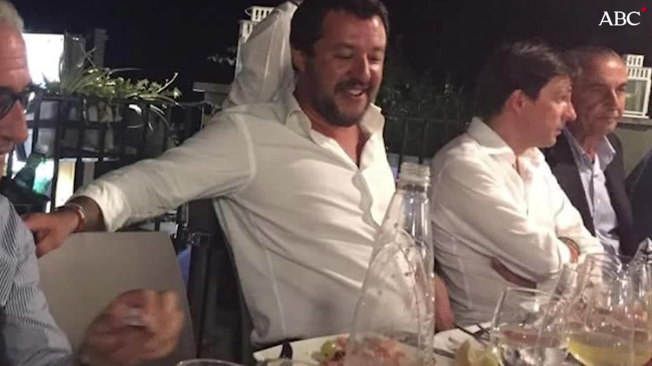 Matteo Salvini, de fiesta el día de la tragedia en Génova