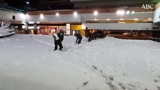 El Ejército colaboró en la retirada de la nieve en el aeropuerto de Barajas y la estación de Chamartín