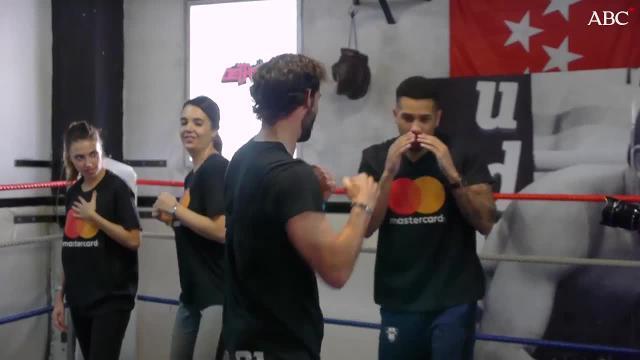 El boxeador Jonathan «Maravilla» Alonso posa en el gimnasio Detroit de Vallecas (Madrid)