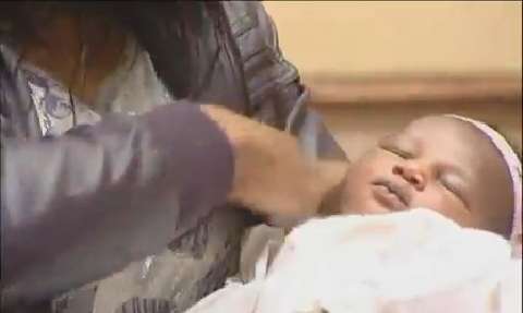 Lydie y Pilar se reencuentran con el guardia civil que las rescató del mar