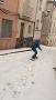 El vídeo de un vecino haciendo «snowboard» en las calles de Ibi que se ha hecho viral
