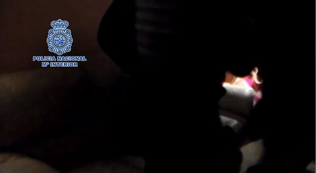 Los GEO liberan a un presunto timador que estafó con billetes tintados a una banda