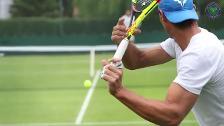 Rafa Nadal ya entrena sobre la hierba antes de Wimbledon